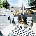 Peaceful Location With Free Parking For 2 Cars - Hosts Up To 4- Business Or Leisure Stays, Inc Hot-Tub-Netflix-Complimentary Breakfast
