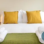 City Centre Townhouse, Sleeps 8, Free Parking