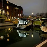Delightful Boat In 5-Star Marina - Ocean Village