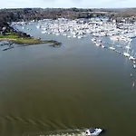Brooklands Farm Hamble River Apartment With River Frontage And Garden