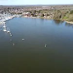 Brooklands Farm Hamble River Apartment With River Frontage And Garden