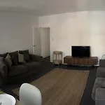 Cosmopolitan - Large 2 Bedroom Apartment