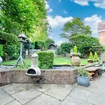 Quiet Getaway With Driveway Free Parking 10 Minutes Drive From Cruise Terminal