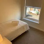 Newly Refurbished House - City Centre With Parking
