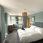 X-Large Two Bedroom & Two Bathroom Apartment With Free Evening Parking