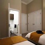 Beautiful City Centre Aprt/Sleeps 8/W Parking