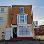 Small Studio Room Near Ocean Village