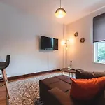 Noir - 2 Bedroom Flat - Sleeps 5 With Parking