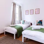 Noir - 2 Bedroom Flat - Sleeps 5 With Parking