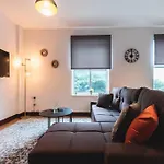 Noir - 2 Bedroom Flat - Sleeps 5 With Parking
