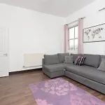 Homely 2-Bed Apartment Close To City Centre