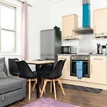 Homely 2-Bed Apartment Close To City Centre