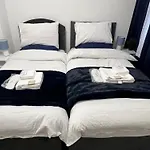 Ultra Modern Apt Free Parking