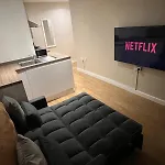 Cozy 1Br Flat Nr Train Station