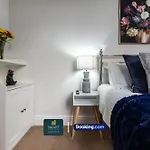 2 Bedroom Apartments By Smart Apartments Short Lets & Serviced Accommodation Apartment Southampton With Free Wifi