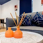 Modern 2Br Retreat In Southampton - Balcony, Free Parking & Wifi