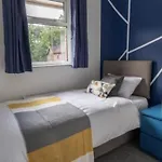 Bright, Cosy Home - 3 Beds, Parking, Virgin Wifi, Modern Home