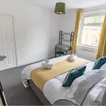 Bright, Cosy Home - 3 Beds, Parking, Virgin Wifi, Modern Home