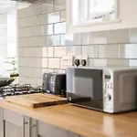 Bright, Cosy Home - 3 Beds, Parking, Virgin Wifi, Modern Home
