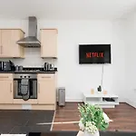 Comfy 3-Bed Flat Southampton
