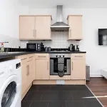 Comfy 3-Bed Flat Southampton