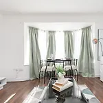 Comfy 3-Bed Flat Southampton