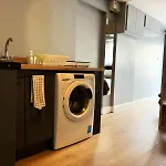 Shirley Apartments, Cozy Studio, Self Check In, 10 Min Drive To City Centre, Walking To Redbridge Train Station