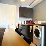Shirley Apartments, Cozy Studio, Self Check In, 10 Min Drive To City Centre, Walking To Redbridge Train Station