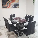 Luxury And Spacious 3 Bedroom Home In Southampton