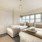 Comfortable Two-Bedroom Azurite
