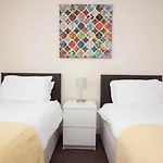 Stayzo Penthouse Accommodation 2- Premier Lodge
