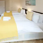Stayzo Castle Point 6 Apartment - Premier Lodge