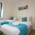 Stayzo Castle Point 18 Apartments - Premier Lodge