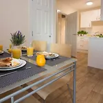 Stayzo Castle Point 18 Apartments - Premier Lodge