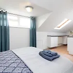 Thornbury Guest House Room 8