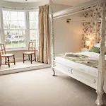 Luxury 1-Bed Stay, Four Poster Bed, Jacuzzi En Suite, Private Roof Terrace With Hot Tub By Cruise Terminal