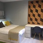 The Walls - Modern Studio Apartments