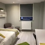 The Walls - Modern Studio Apartments