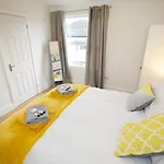 Apartment 6 - Lovely Apartment Available For Guests Parking Wifi