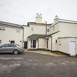 Apartment 6 - Lovely Apartment Available For Guests Parking Wifi