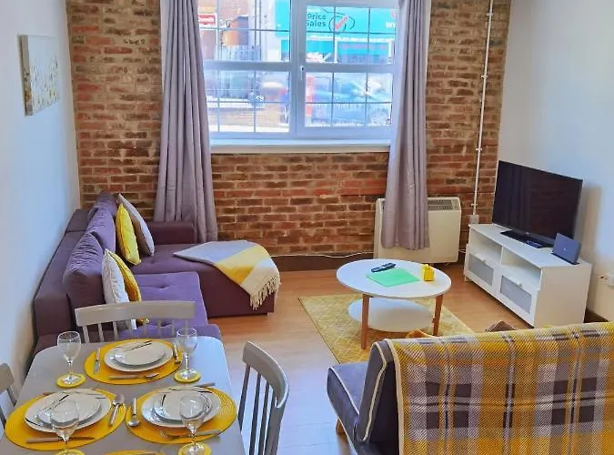 Flat 3 Lovely Spacious Apartment Available For Guests Parking Wifi