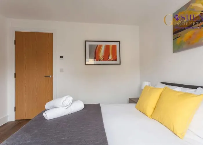 2 Bedroom Apartment Chapel Riverside At Goshen Property Serviced Accommodation Southampton, Free Wifi & Parking