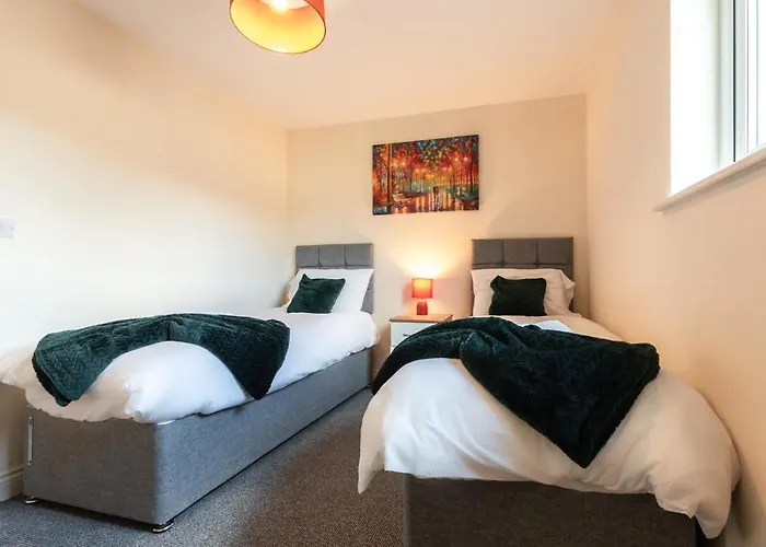 Best Price! 2 Bed City Centre - 4 Single Beds Or 2 Super King, Smart Tvs, Sofa Bed & Free Secure Parking