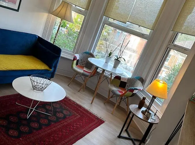 Double Bedroom Close To Common Park & City Centre