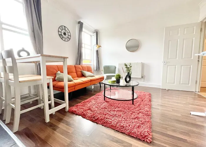 Town Centre Flat- Great For Contractors - Sleeps 4 - Free Parking