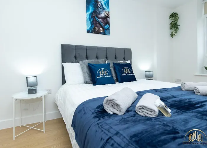 Zeus Apartment - The Thunder Of Town