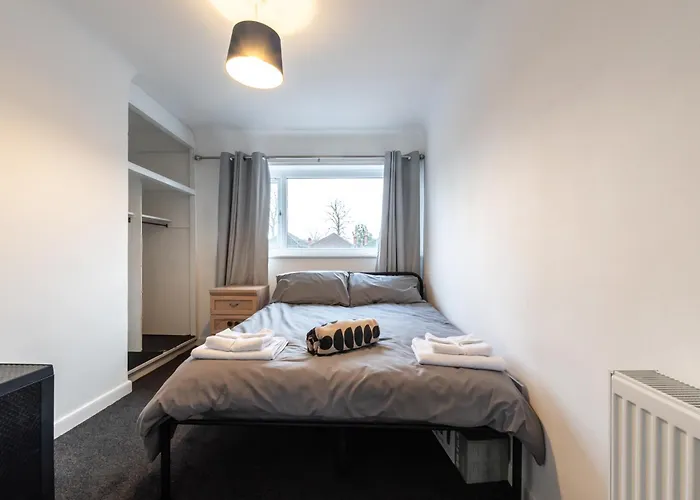 Central Modern Flat In Southampton, Sleeps 5, Free Off-Road Parking, Close To Hospital, Cruise Terminal And Centre, Great For Contractors, Friends & Families