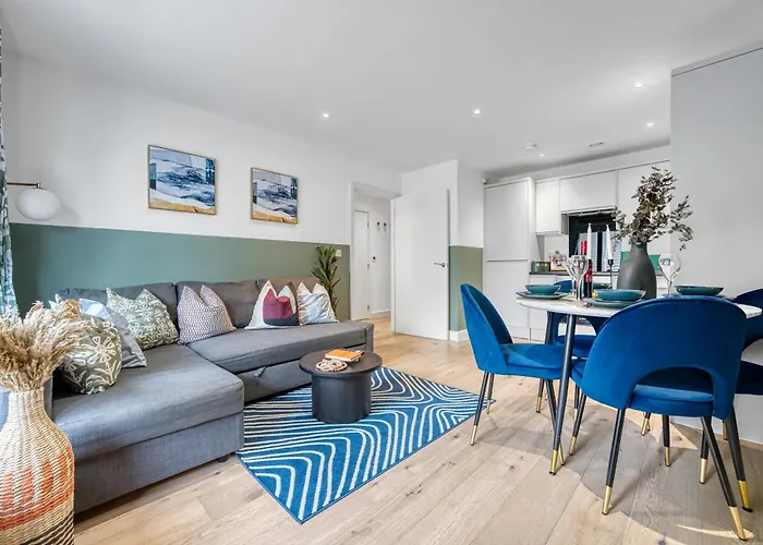 1 Bed Ocean Village Luxury Apartment, Stylish Cosy Central Location Southampton, Sleeps 4 - Easter Offer! - By Blue Puffin Stays