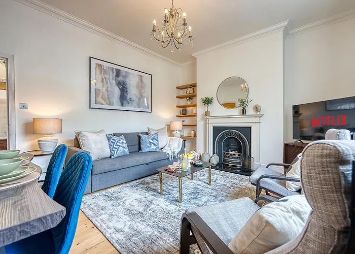 2-Br Stunning Apt, Sleeps 6, Near Ocean Village - Work Contractors And Easter Special Offer!! - By Blue Puffin Stays