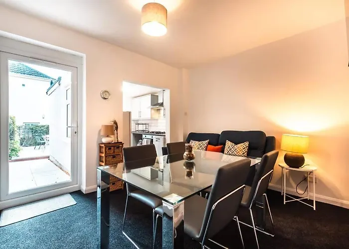 Modern House In Central Southampton With Private Off-Road Parking - Newly Refurbished - Great For Contractors, Friends & Families